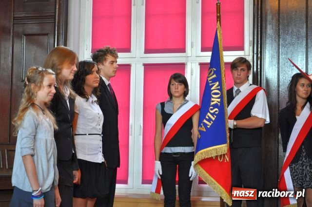 Zdjęcie w galerii na portalu naszraciborz.pl: Potrójne święto w I LO wiadomości z regionu