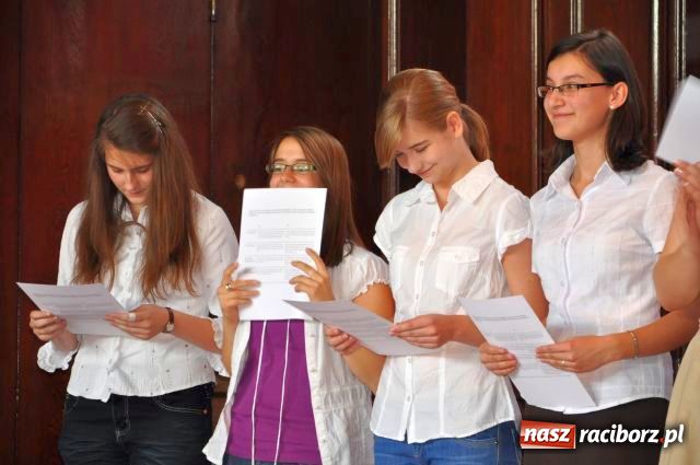 Zdjęcie w galerii na portalu naszraciborz.pl: Potrójne święto w I LO wiadomości z regionu