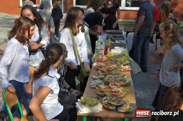 Zdjęcie w galerii na portalu naszraciborz.pl: Potrójne święto w I LO wiadomości z regionu