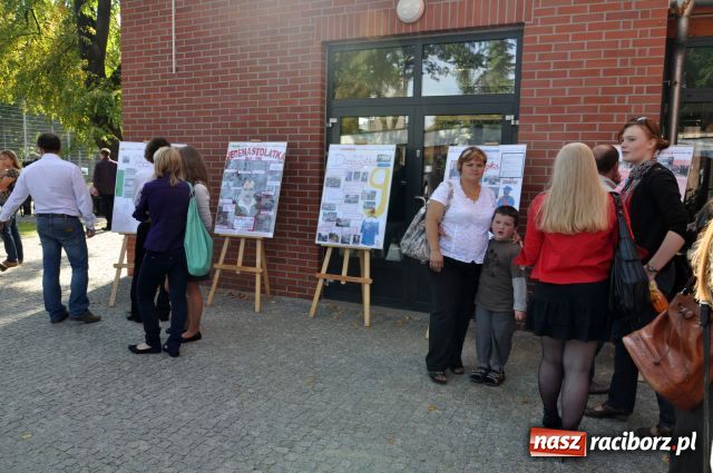 Zdjęcie w galerii na portalu naszraciborz.pl: Potrójne święto w I LO wiadomości z regionu