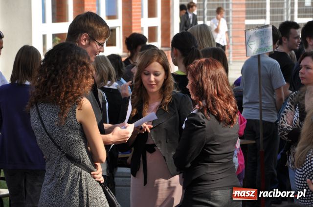 Zdjęcie w galerii na portalu naszraciborz.pl: Potrójne święto w I LO wiadomości z regionu