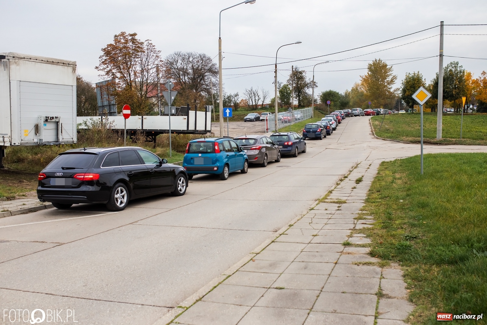 Zdjęcie w galerii na portalu naszraciborz.pl: COViD-19. 16 300 nowych potwierdzonych zakażeń. Zmarło dwóch mieszkańców naszego powiatu wiadomości z regionu