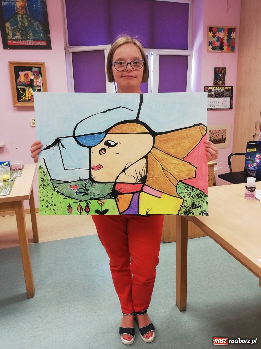 Zdjęcie w galerii na portalu naszraciborz.pl: Podopieczna WTZ w Raciborzu na podium konkursu plastycznego wiadomości z regionu
