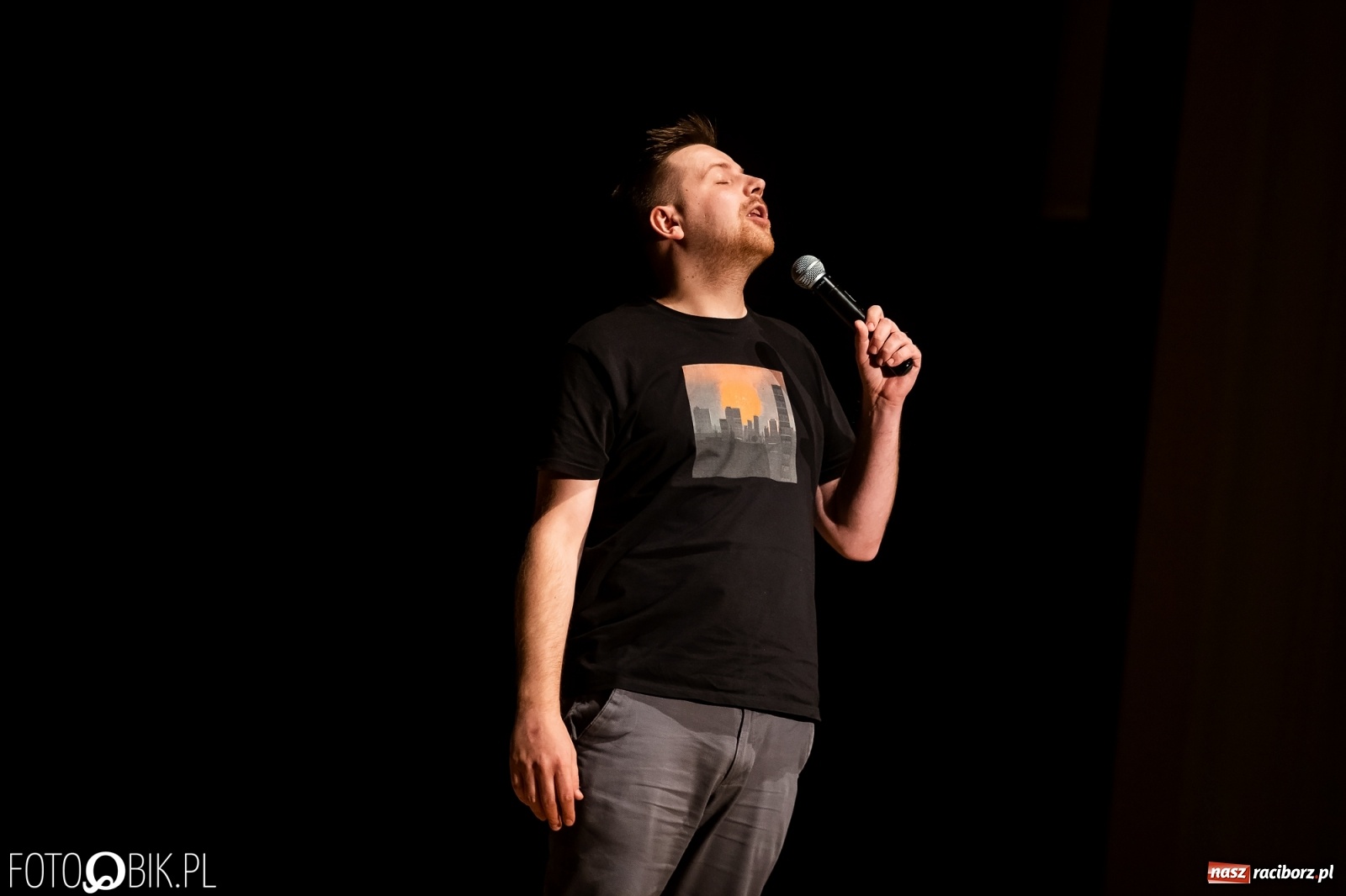 Zdjęcie w galerii na portalu naszraciborz.pl: Piotr Zola Szulowski wystąpił przed raciborską publicznością  wiadomości z regionu