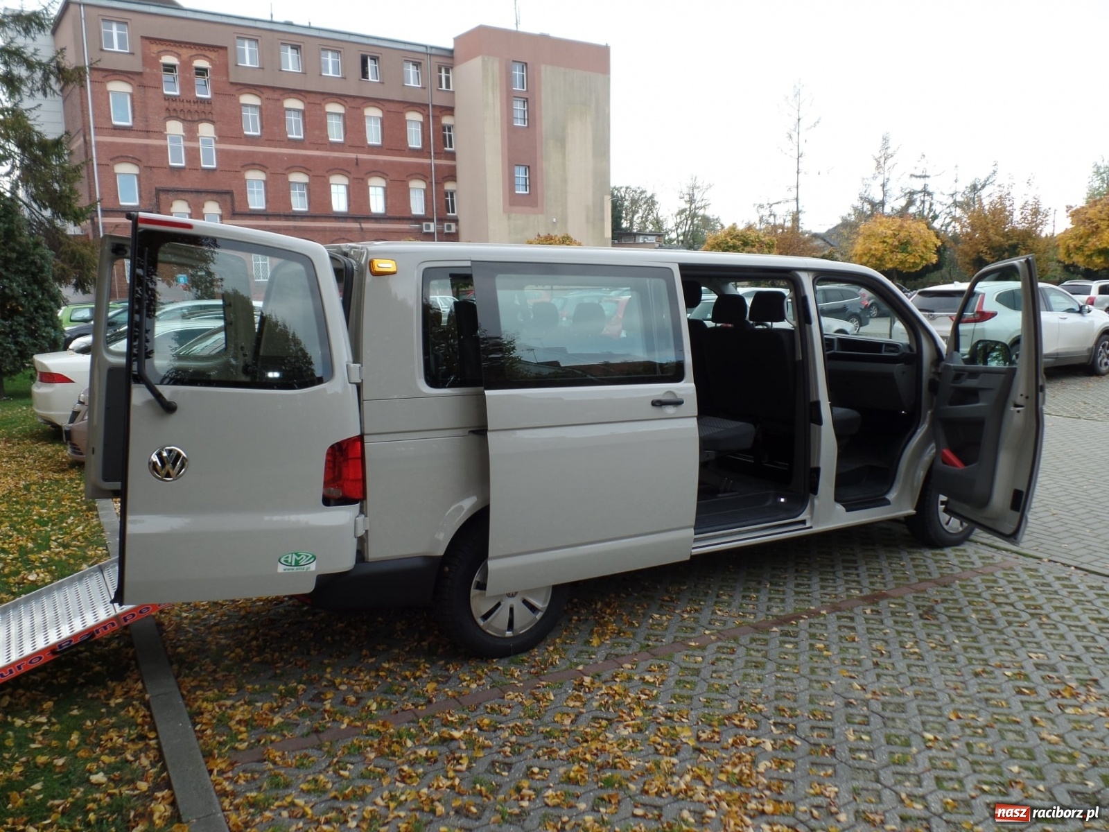 Zdjęcie w galerii na portalu naszraciborz.pl: Stowarzyszenie DOM ma nowy samochód do przewozu niepełnosprawnych wiadomości z regionu