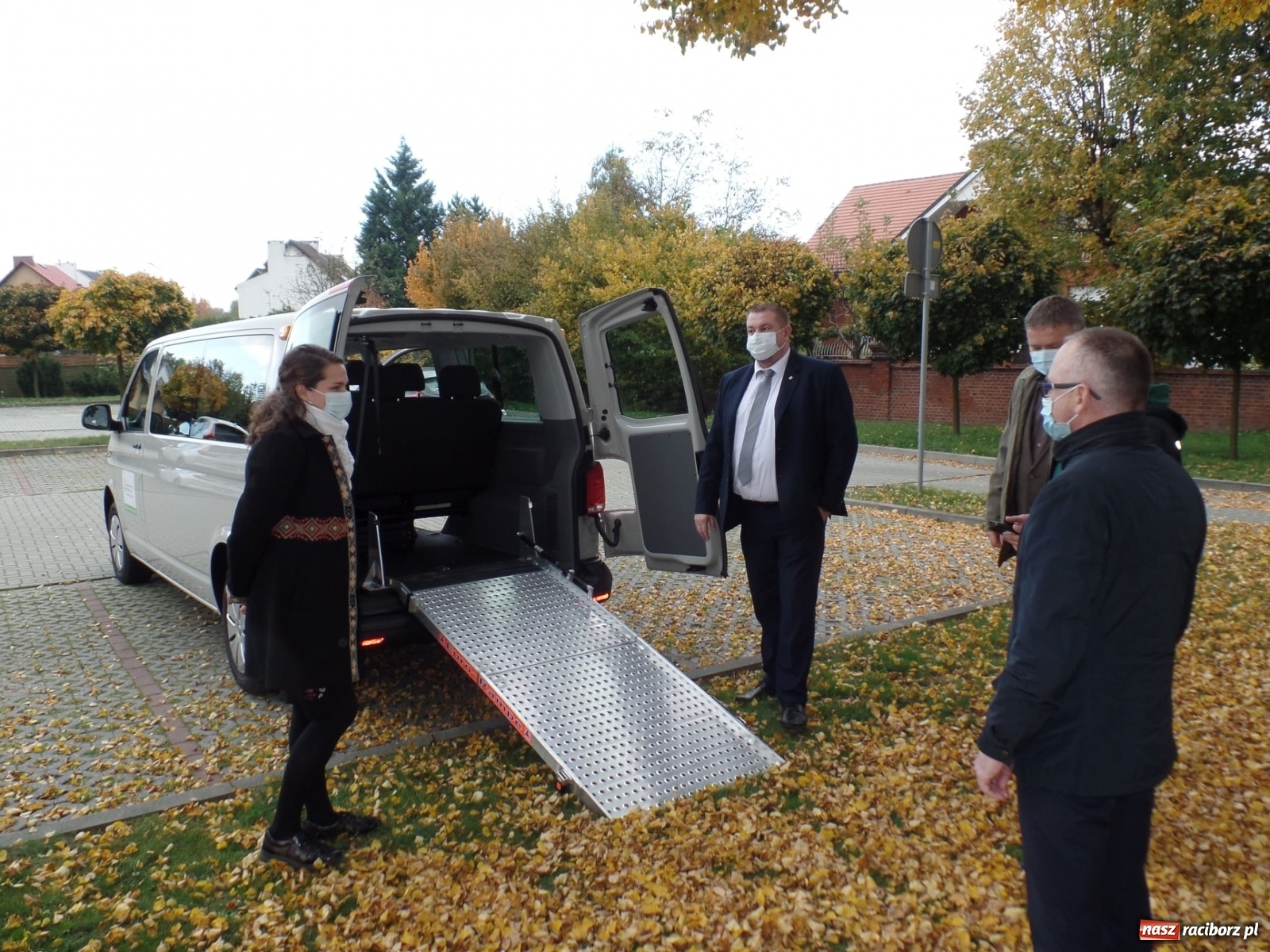 Zdjęcie w galerii na portalu naszraciborz.pl: Stowarzyszenie DOM ma nowy samochód do przewozu niepełnosprawnych wiadomości z regionu