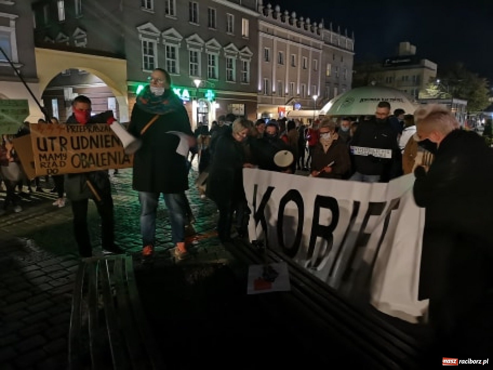 Zdjęcie w galerii na portalu naszraciborz.pl: Racibórz w onet.pl. Protest w małym mieście. Też chcemy pokazać, że się nie zgadzamy  wiadomości z regionu