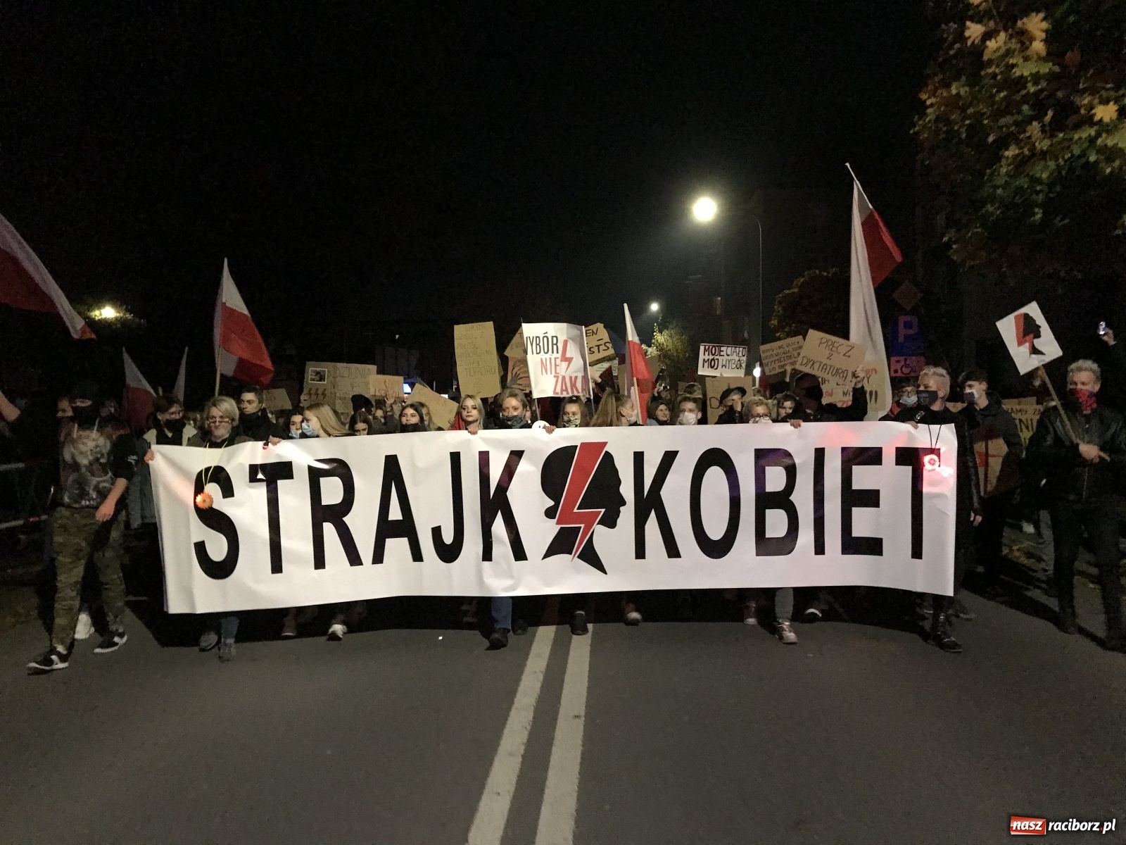 Zdjęcie w galerii na portalu naszraciborz.pl: Racibórz w onet.pl. Protest w małym mieście. Też chcemy pokazać, że się nie zgadzamy  wiadomości z regionu