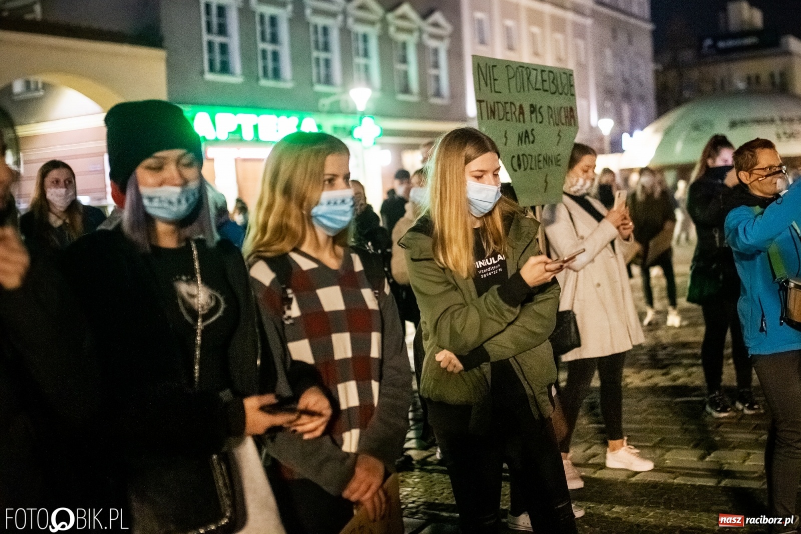 Zdjęcie w galerii na portalu naszraciborz.pl: Racibórz w onet.pl. Protest w małym mieście. Też chcemy pokazać, że się nie zgadzamy  wiadomości z regionu