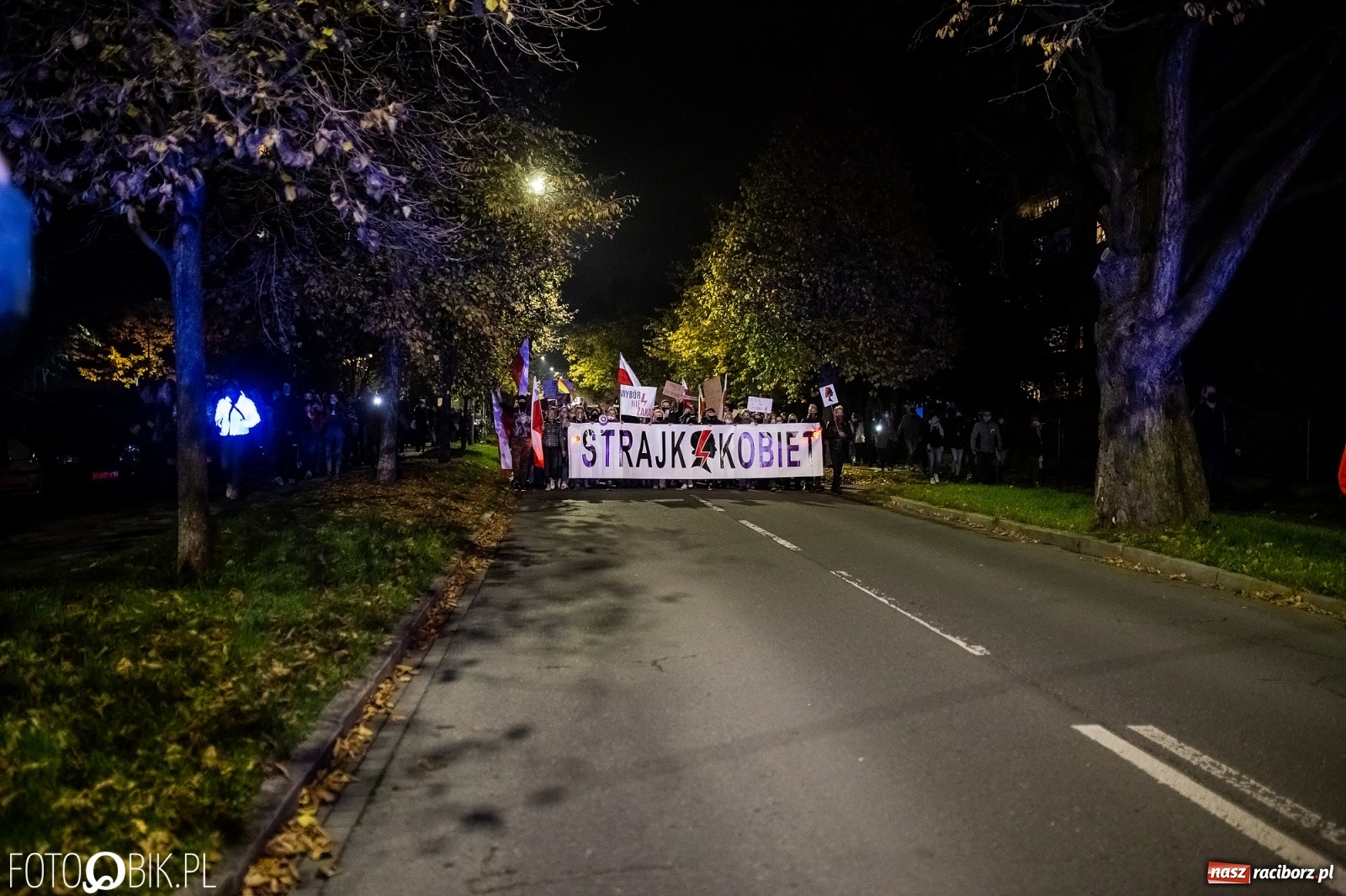 Zdjęcie w galerii na portalu naszraciborz.pl: Racibórz w onet.pl. Protest w małym mieście. Też chcemy pokazać, że się nie zgadzamy  wiadomości z regionu