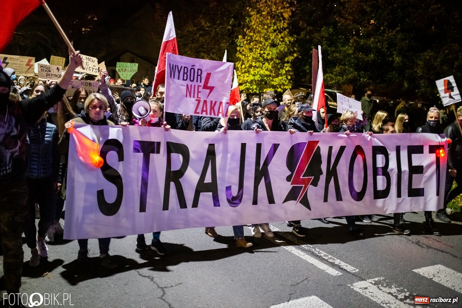 Zdjęcie w galerii na portalu naszraciborz.pl: Racibórz w onet.pl. Protest w małym mieście. Też chcemy pokazać, że się nie zgadzamy  wiadomości z regionu