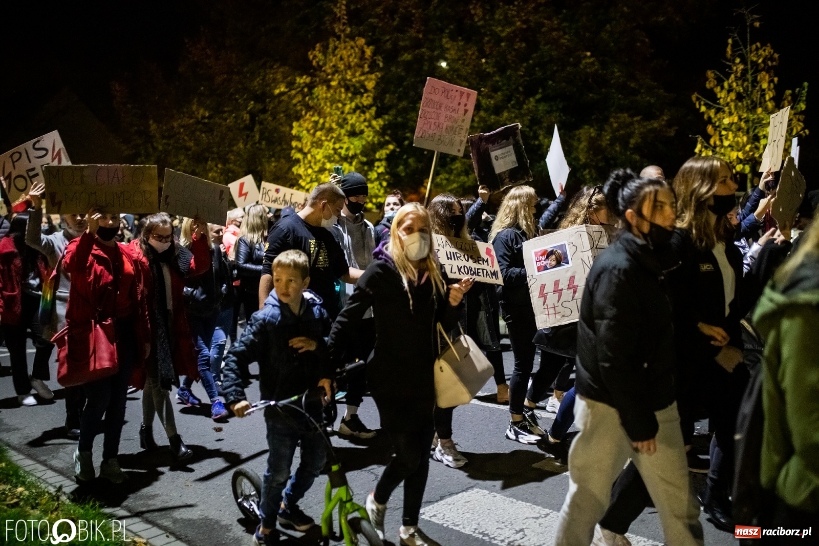 Zdjęcie w galerii na portalu naszraciborz.pl: Racibórz w onet.pl. Protest w małym mieście. Też chcemy pokazać, że się nie zgadzamy  wiadomości z regionu