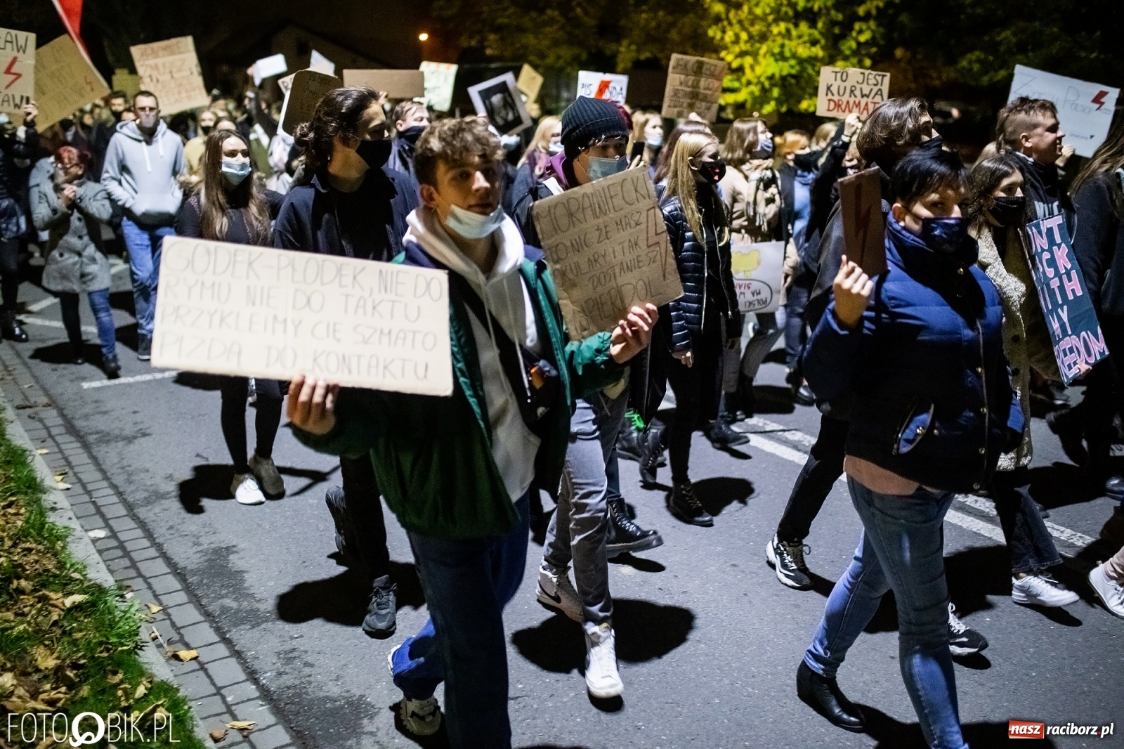 Zdjęcie w galerii na portalu naszraciborz.pl: Racibórz w onet.pl. Protest w małym mieście. Też chcemy pokazać, że się nie zgadzamy  wiadomości z regionu