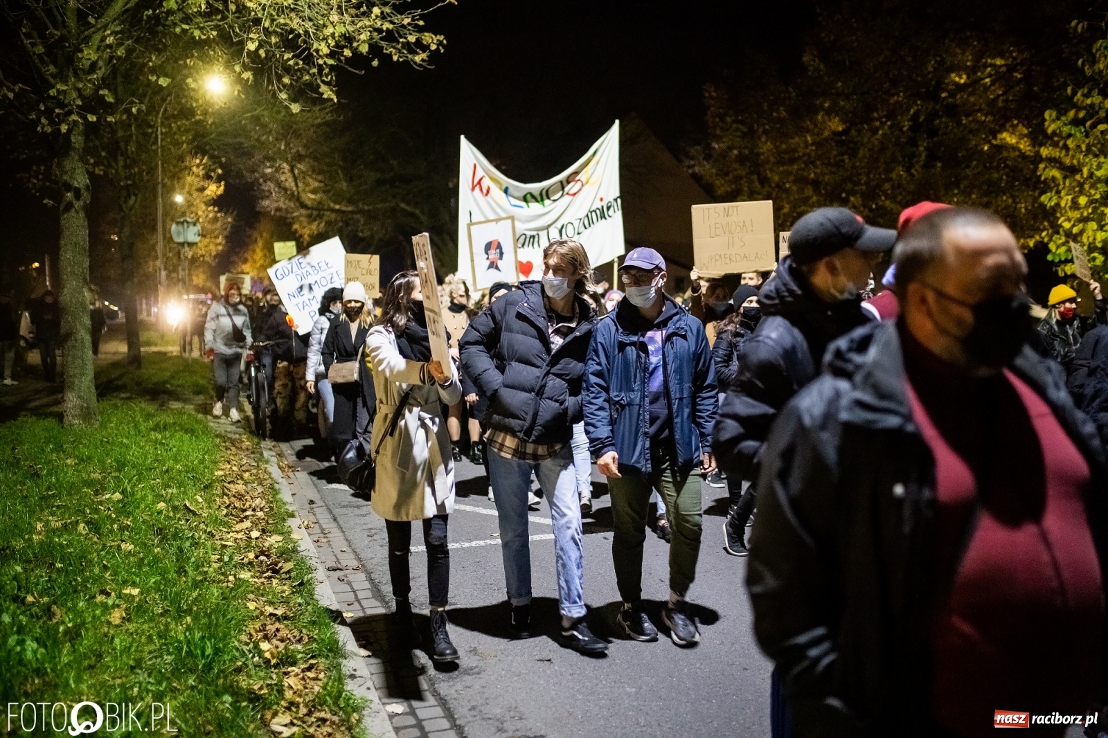 Zdjęcie w galerii na portalu naszraciborz.pl: Racibórz w onet.pl. Protest w małym mieście. Też chcemy pokazać, że się nie zgadzamy  wiadomości z regionu