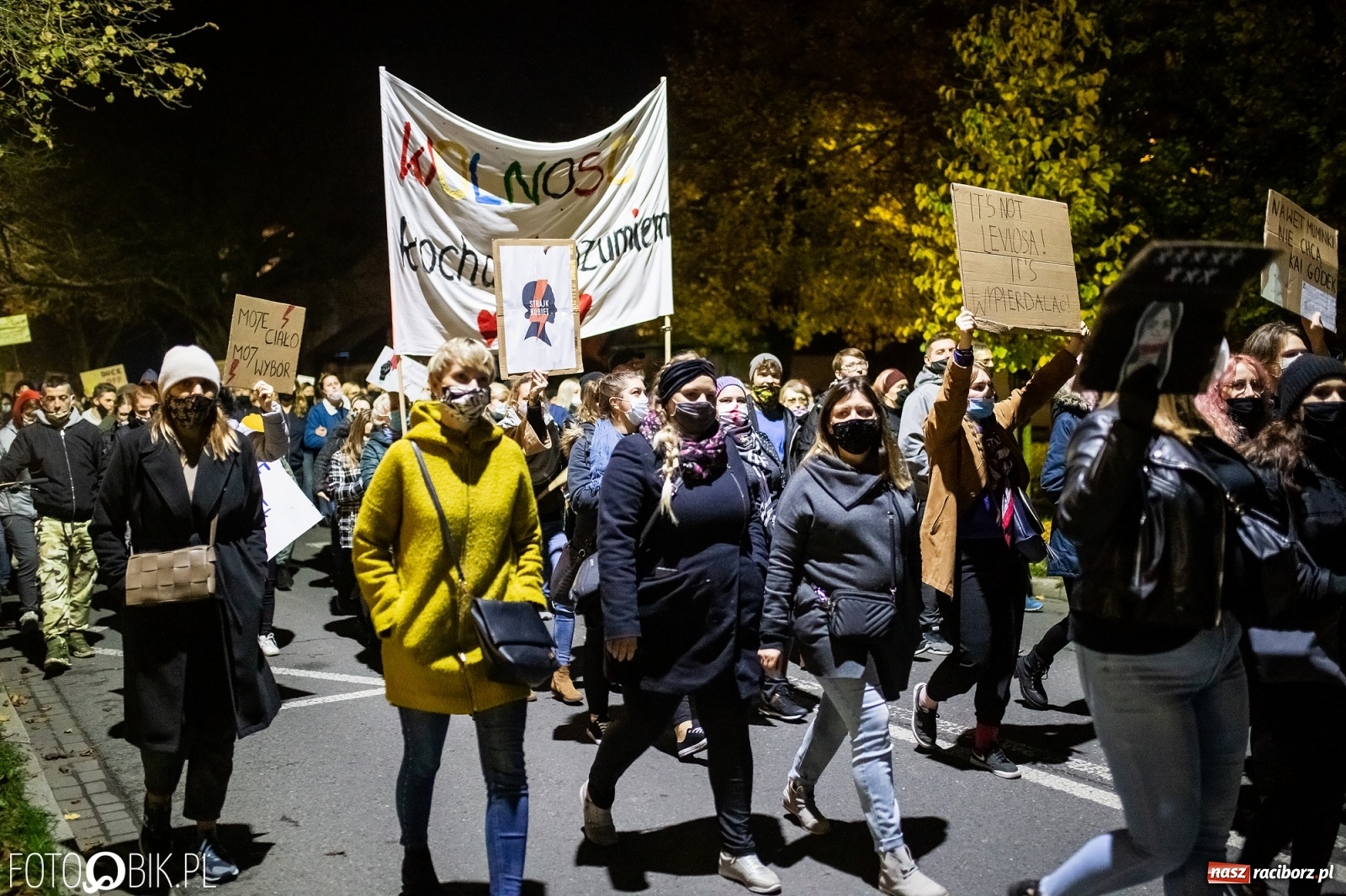 Zdjęcie w galerii na portalu naszraciborz.pl: Racibórz w onet.pl. Protest w małym mieście. Też chcemy pokazać, że się nie zgadzamy  wiadomości z regionu