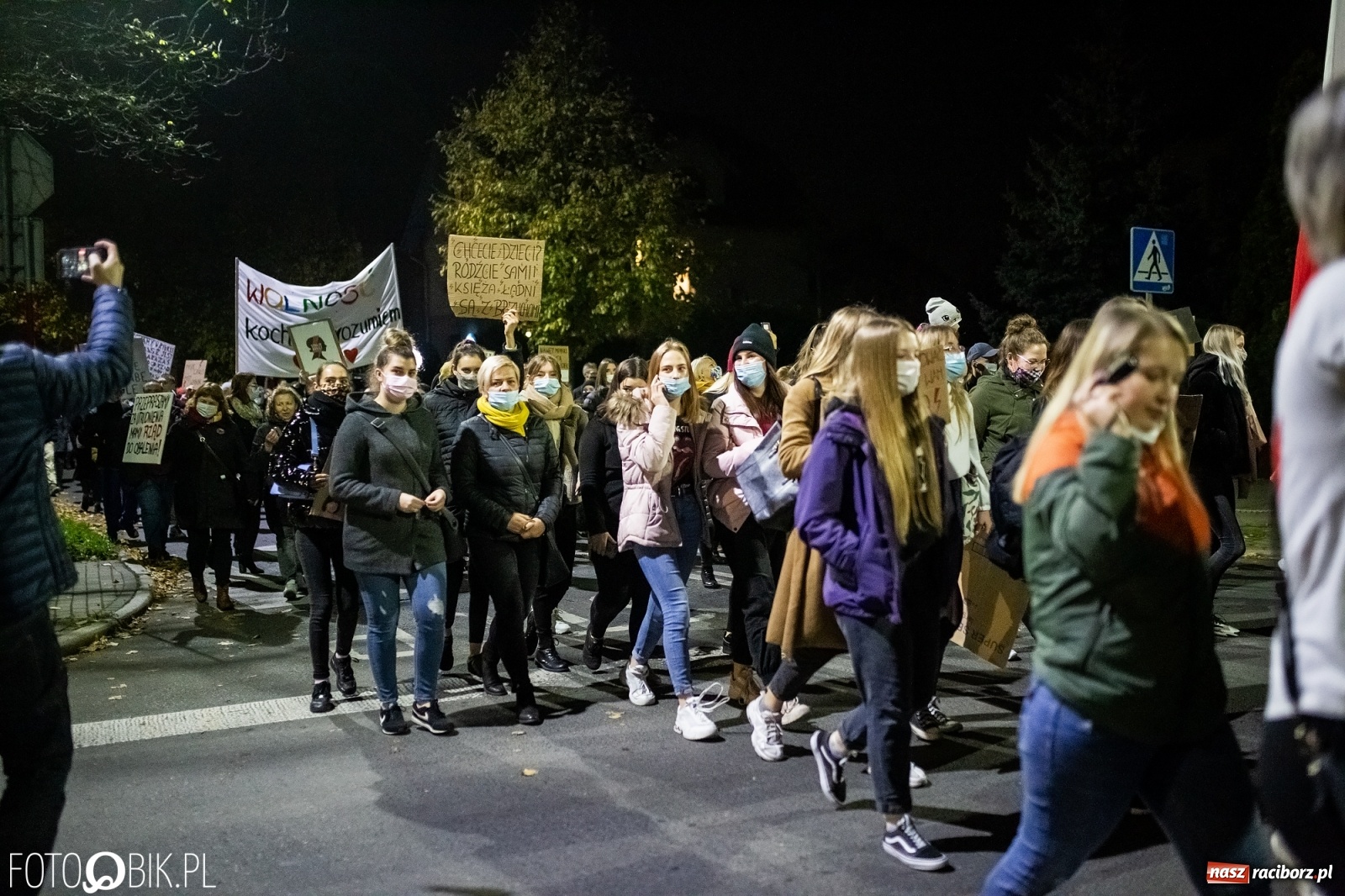 Zdjęcie w galerii na portalu naszraciborz.pl: Racibórz w onet.pl. Protest w małym mieście. Też chcemy pokazać, że się nie zgadzamy  wiadomości z regionu