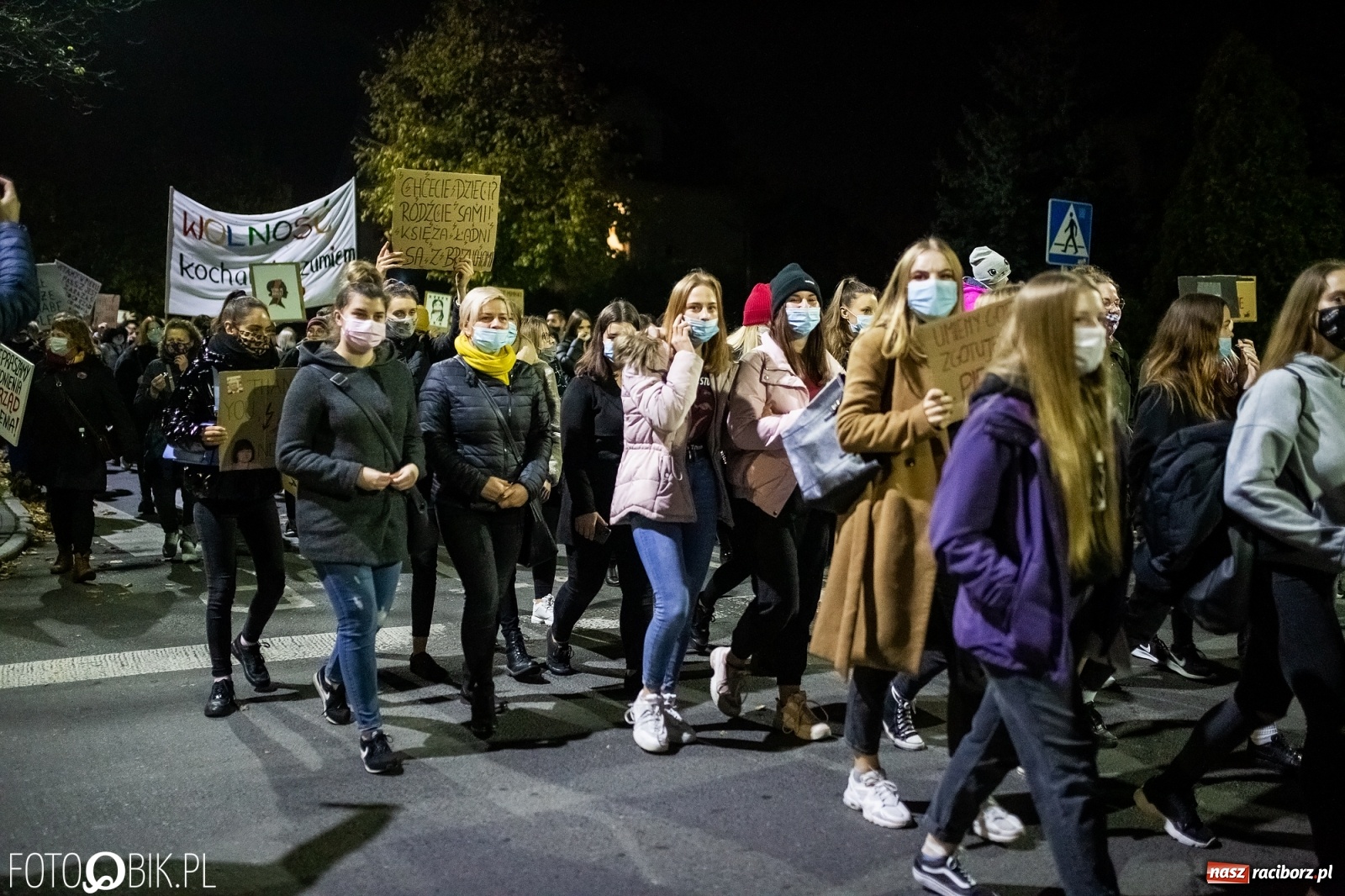 Zdjęcie w galerii na portalu naszraciborz.pl: Racibórz w onet.pl. Protest w małym mieście. Też chcemy pokazać, że się nie zgadzamy  wiadomości z regionu