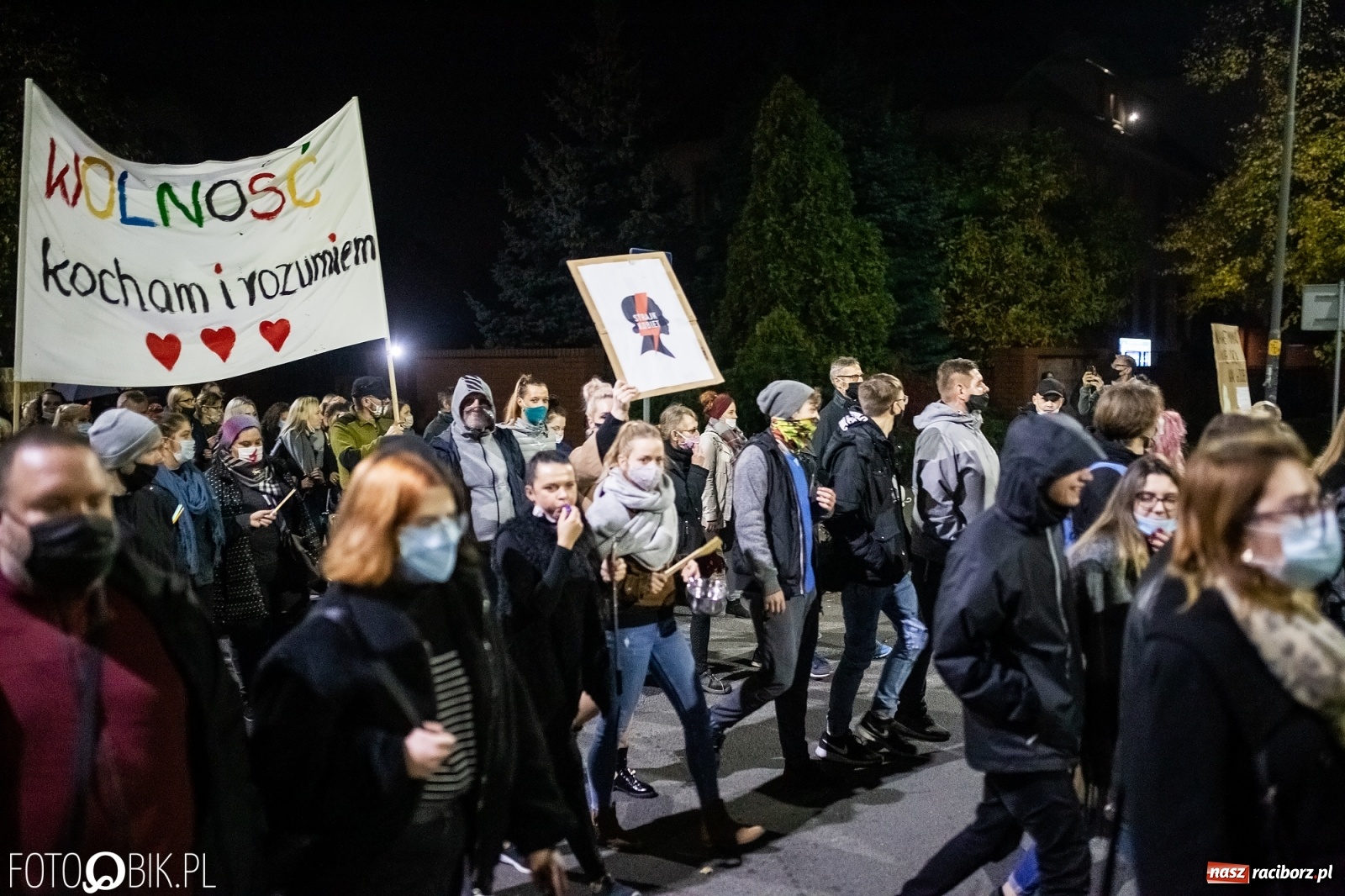 Zdjęcie w galerii na portalu naszraciborz.pl: Racibórz w onet.pl. Protest w małym mieście. Też chcemy pokazać, że się nie zgadzamy  wiadomości z regionu