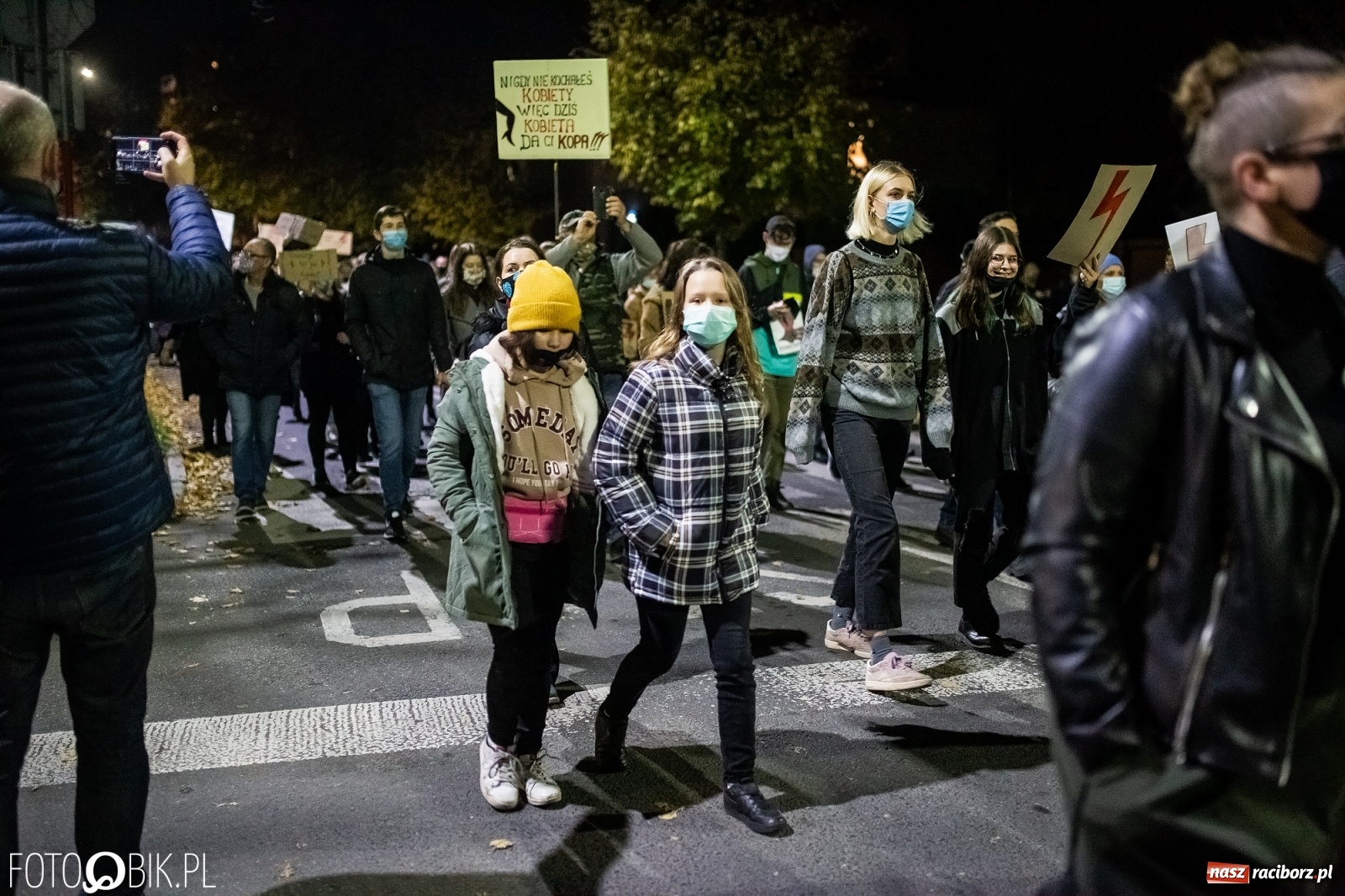 Zdjęcie w galerii na portalu naszraciborz.pl: Racibórz w onet.pl. Protest w małym mieście. Też chcemy pokazać, że się nie zgadzamy  wiadomości z regionu