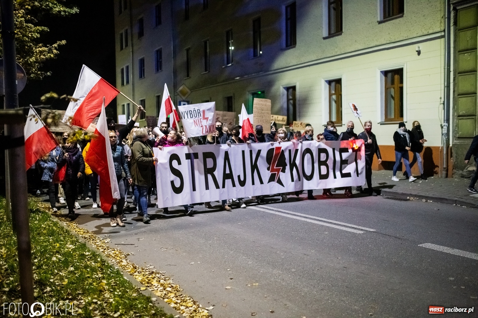 Zdjęcie w galerii na portalu naszraciborz.pl: Racibórz w onet.pl. Protest w małym mieście. Też chcemy pokazać, że się nie zgadzamy  wiadomości z regionu