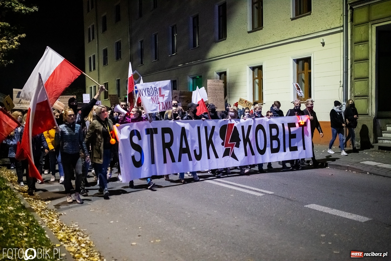 Zdjęcie w galerii na portalu naszraciborz.pl: Racibórz w onet.pl. Protest w małym mieście. Też chcemy pokazać, że się nie zgadzamy  wiadomości z regionu