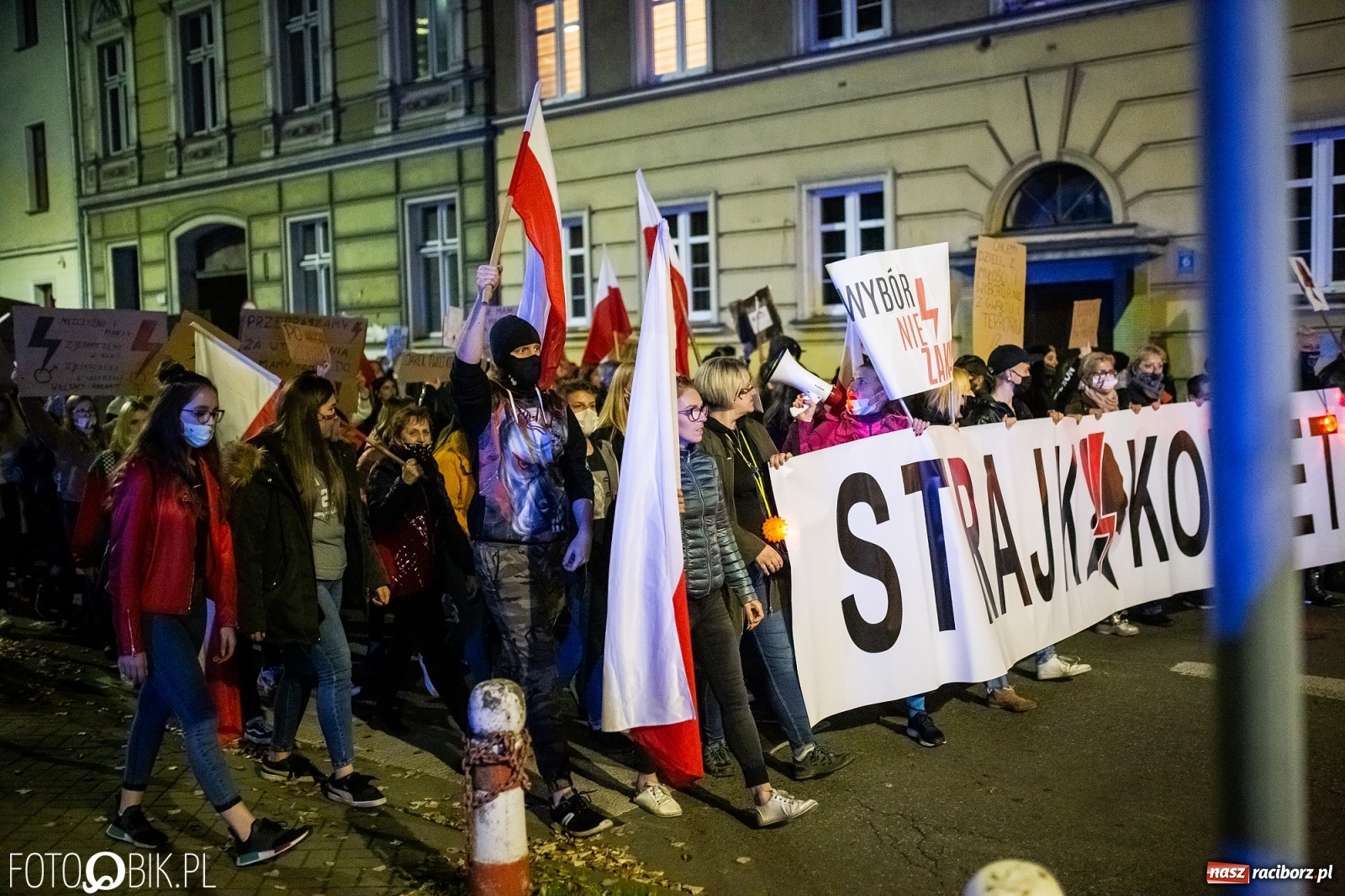Zdjęcie w galerii na portalu naszraciborz.pl: Racibórz w onet.pl. Protest w małym mieście. Też chcemy pokazać, że się nie zgadzamy  wiadomości z regionu