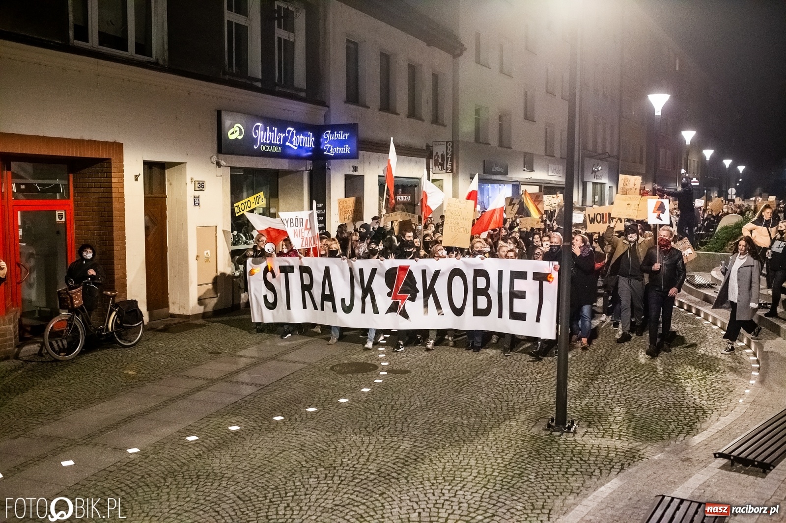 Zdjęcie w galerii na portalu naszraciborz.pl: Racibórz w onet.pl. Protest w małym mieście. Też chcemy pokazać, że się nie zgadzamy  wiadomości z regionu