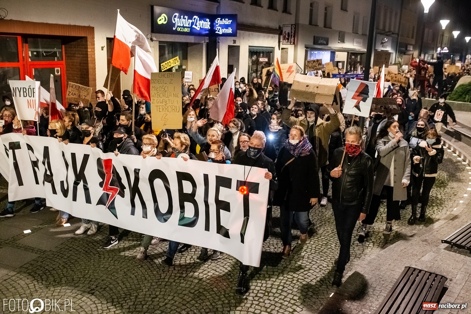 Zdjęcie w galerii na portalu naszraciborz.pl: Racibórz w onet.pl. Protest w małym mieście. Też chcemy pokazać, że się nie zgadzamy  wiadomości z regionu