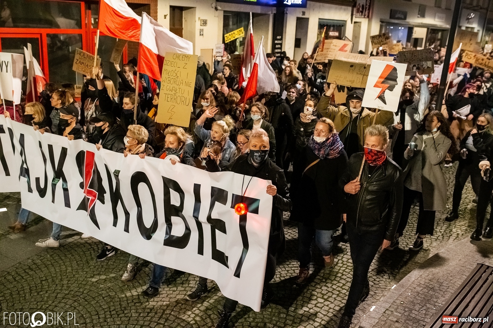Zdjęcie w galerii na portalu naszraciborz.pl: Racibórz w onet.pl. Protest w małym mieście. Też chcemy pokazać, że się nie zgadzamy  wiadomości z regionu