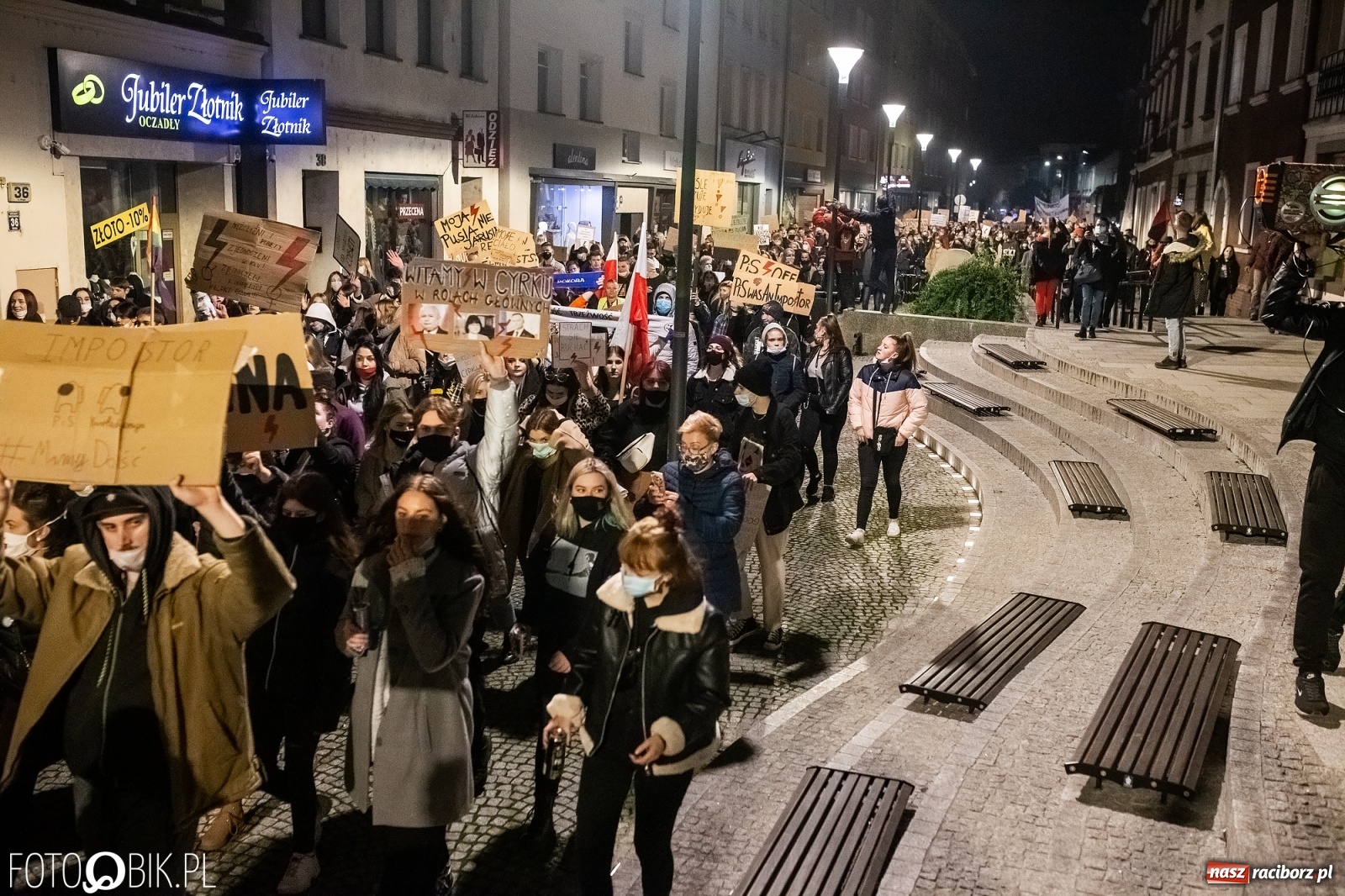 Zdjęcie w galerii na portalu naszraciborz.pl: Racibórz w onet.pl. Protest w małym mieście. Też chcemy pokazać, że się nie zgadzamy  wiadomości z regionu