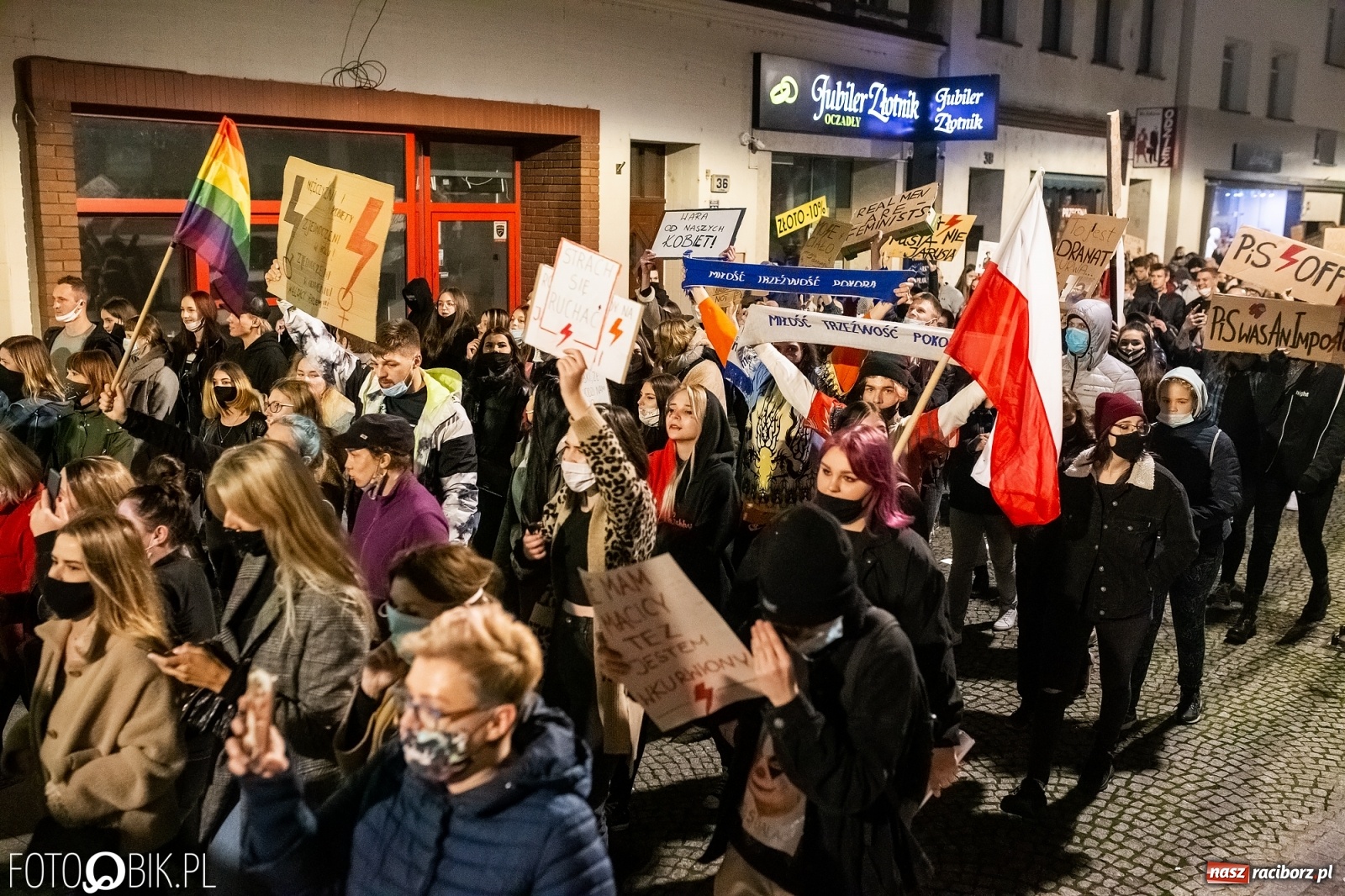 Zdjęcie w galerii na portalu naszraciborz.pl: Racibórz w onet.pl. Protest w małym mieście. Też chcemy pokazać, że się nie zgadzamy  wiadomości z regionu