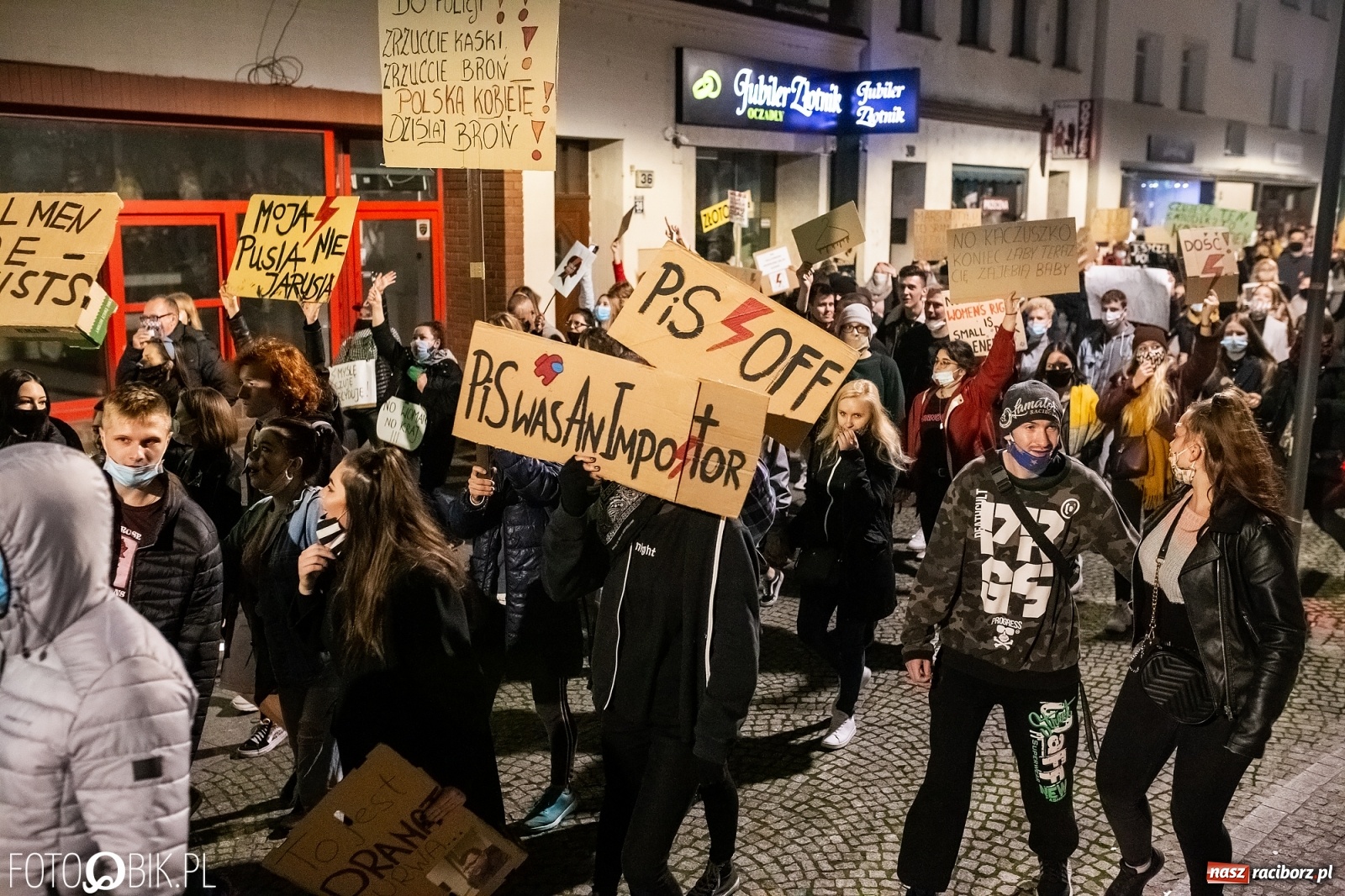 Zdjęcie w galerii na portalu naszraciborz.pl: Racibórz w onet.pl. Protest w małym mieście. Też chcemy pokazać, że się nie zgadzamy  wiadomości z regionu