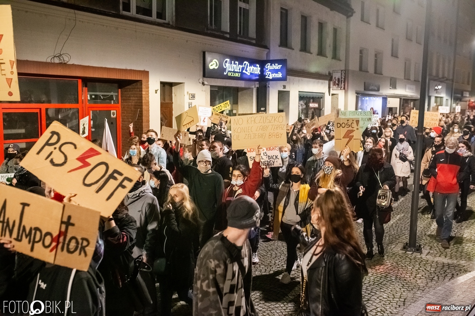 Zdjęcie w galerii na portalu naszraciborz.pl: Racibórz w onet.pl. Protest w małym mieście. Też chcemy pokazać, że się nie zgadzamy  wiadomości z regionu