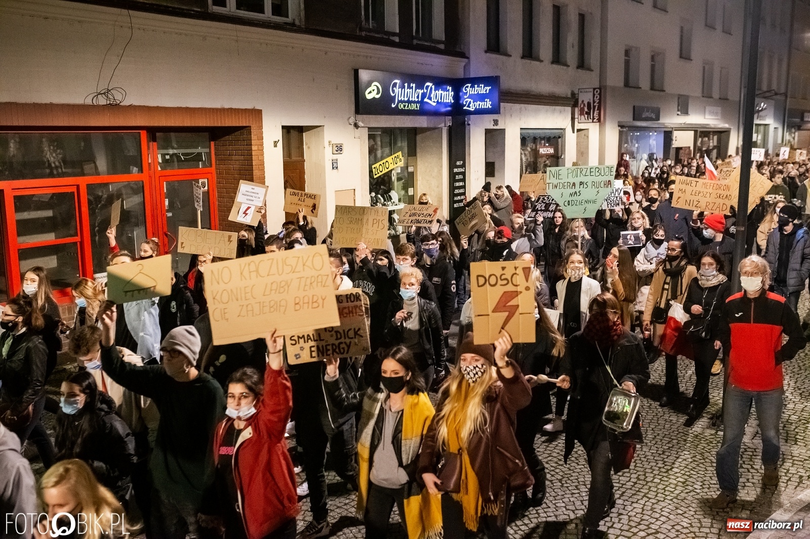 Zdjęcie w galerii na portalu naszraciborz.pl: Racibórz w onet.pl. Protest w małym mieście. Też chcemy pokazać, że się nie zgadzamy  wiadomości z regionu