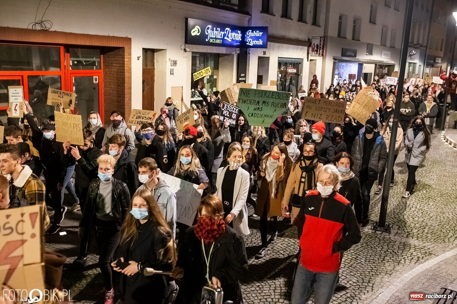 Zdjęcie w galerii na portalu naszraciborz.pl: Racibórz w onet.pl. Protest w małym mieście. Też chcemy pokazać, że się nie zgadzamy  wiadomości z regionu