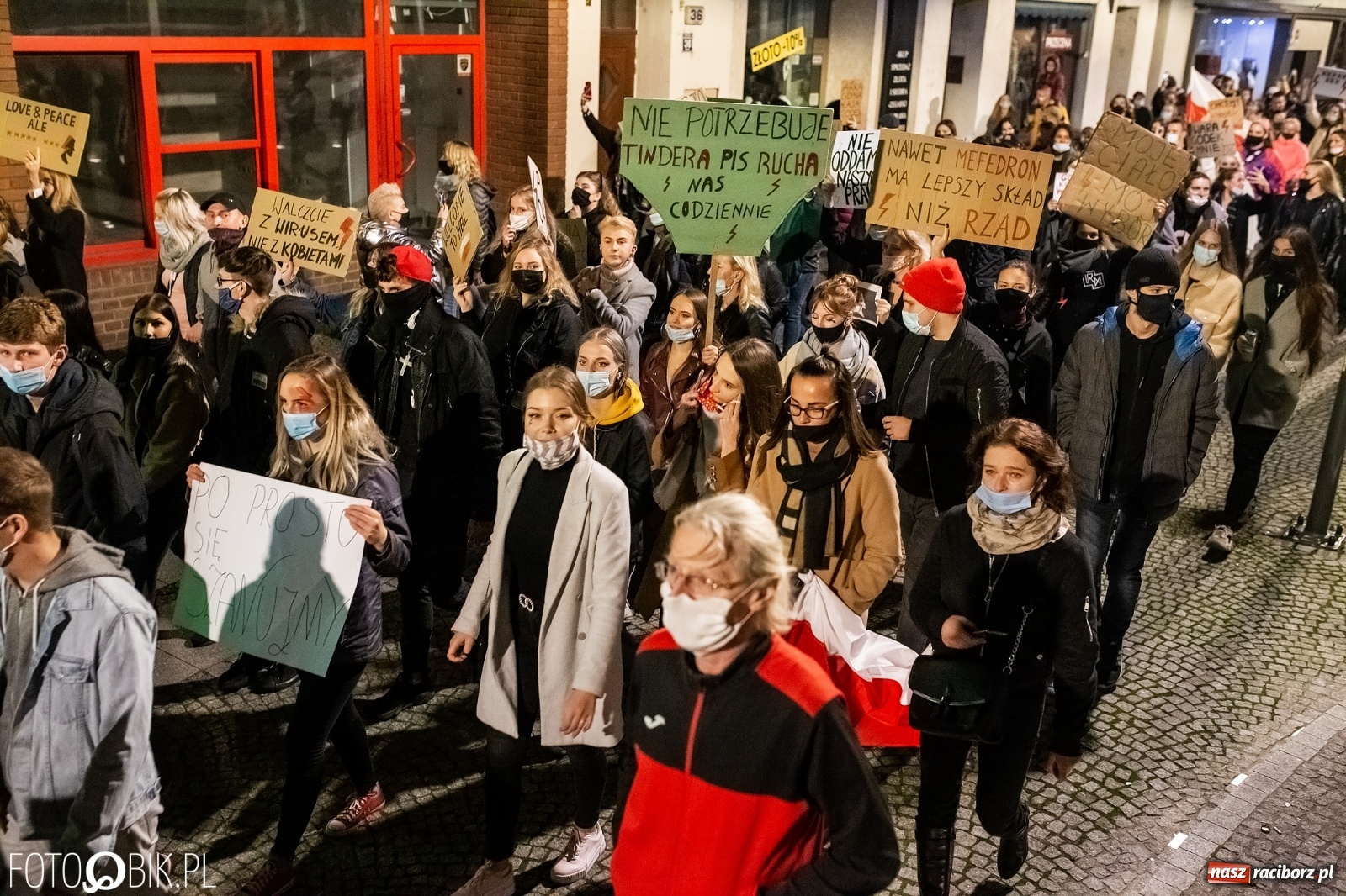 Zdjęcie w galerii na portalu naszraciborz.pl: Racibórz w onet.pl. Protest w małym mieście. Też chcemy pokazać, że się nie zgadzamy  wiadomości z regionu