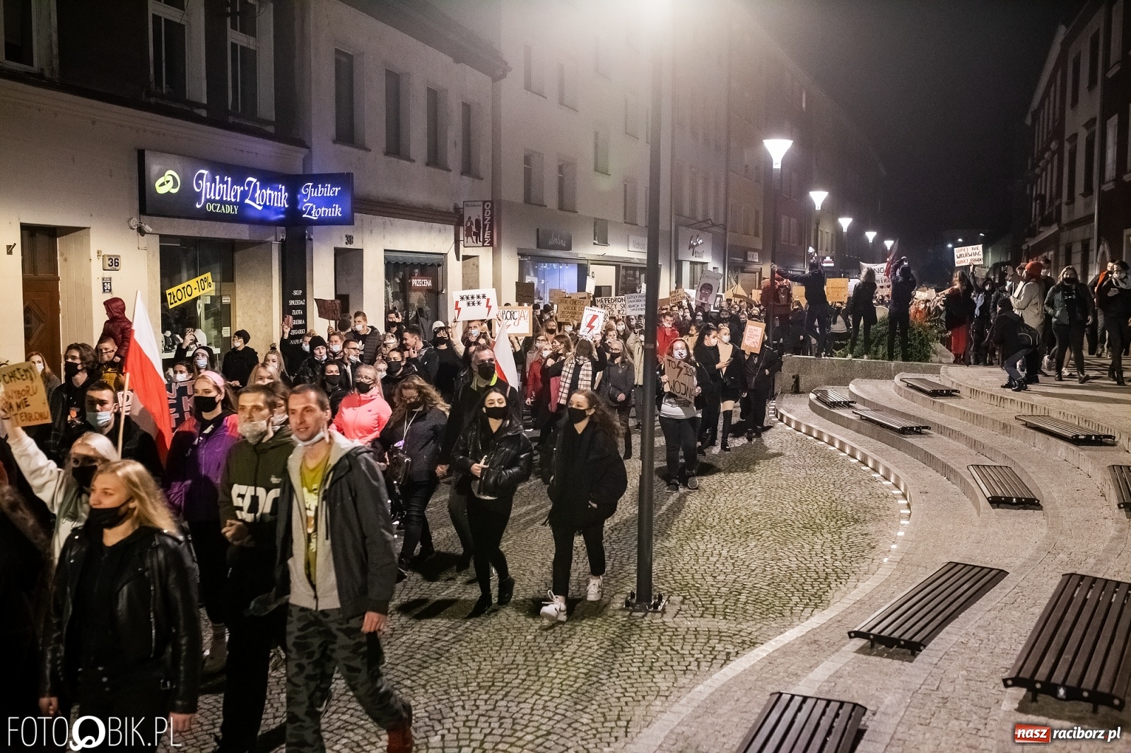 Zdjęcie w galerii na portalu naszraciborz.pl: Racibórz w onet.pl. Protest w małym mieście. Też chcemy pokazać, że się nie zgadzamy  wiadomości z regionu