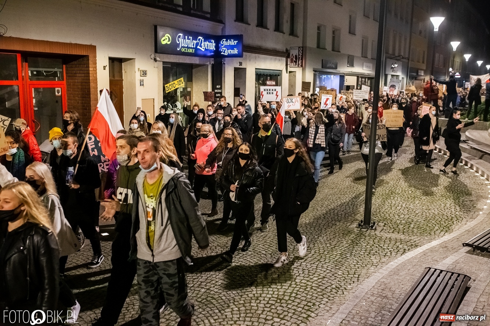 Zdjęcie w galerii na portalu naszraciborz.pl: Racibórz w onet.pl. Protest w małym mieście. Też chcemy pokazać, że się nie zgadzamy  wiadomości z regionu