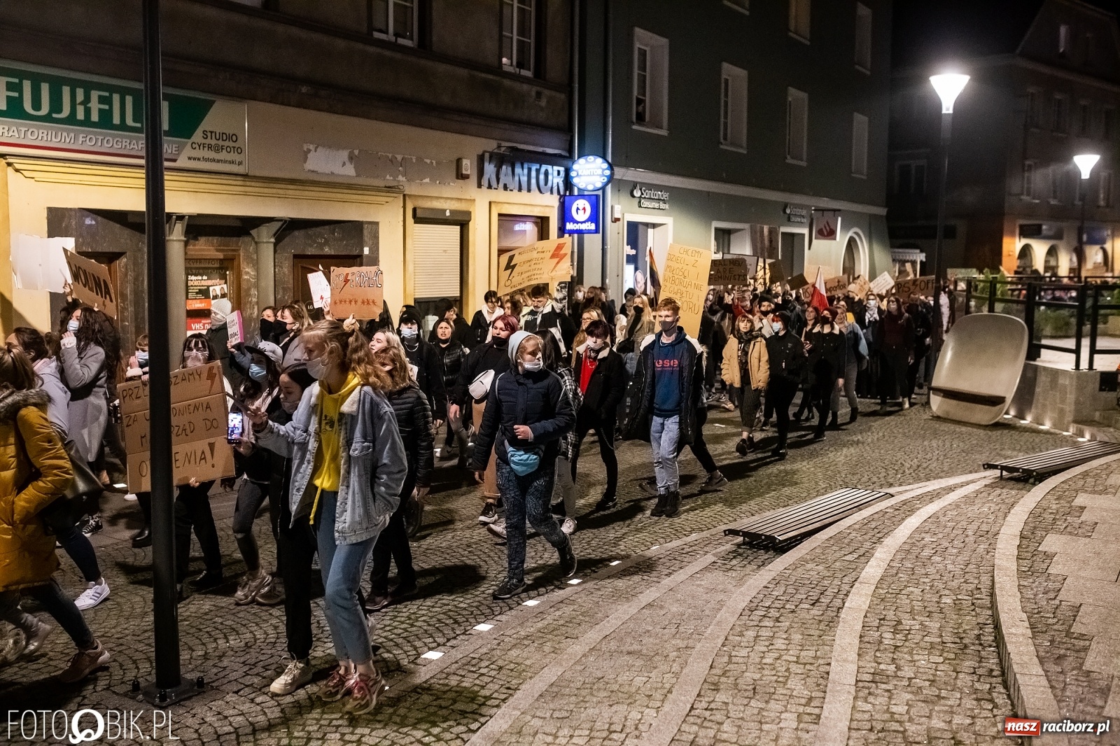 Zdjęcie w galerii na portalu naszraciborz.pl: Racibórz w onet.pl. Protest w małym mieście. Też chcemy pokazać, że się nie zgadzamy  wiadomości z regionu