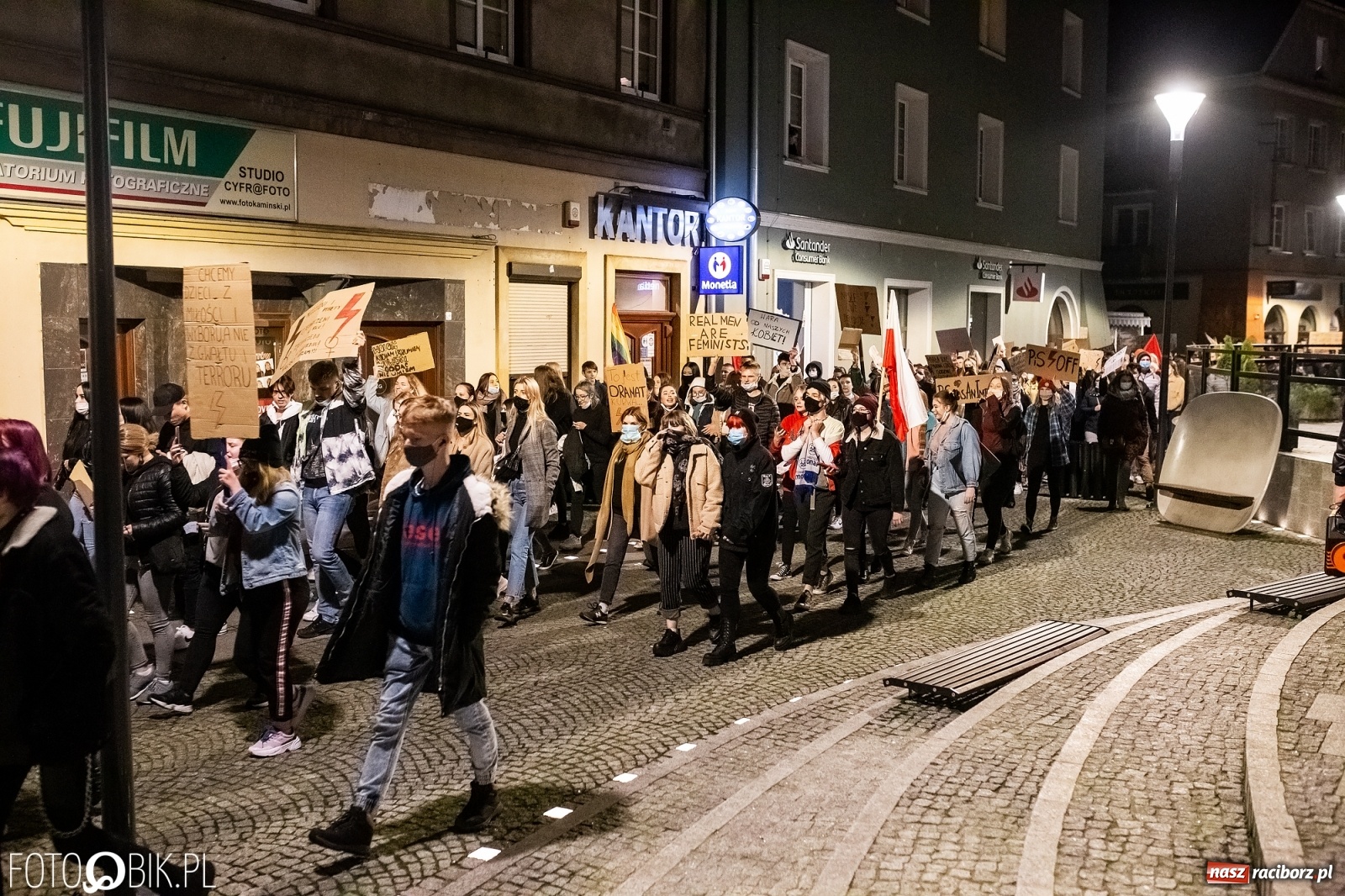 Zdjęcie w galerii na portalu naszraciborz.pl: Racibórz w onet.pl. Protest w małym mieście. Też chcemy pokazać, że się nie zgadzamy  wiadomości z regionu