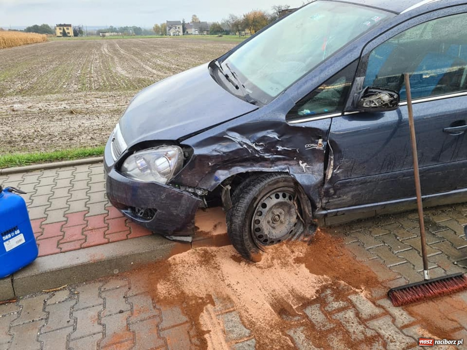 Zdjęcie w galerii na portalu naszraciborz.pl: Raport 998. Kolizja opla i fiata w Krzyżanowicach wiadomości z regionu