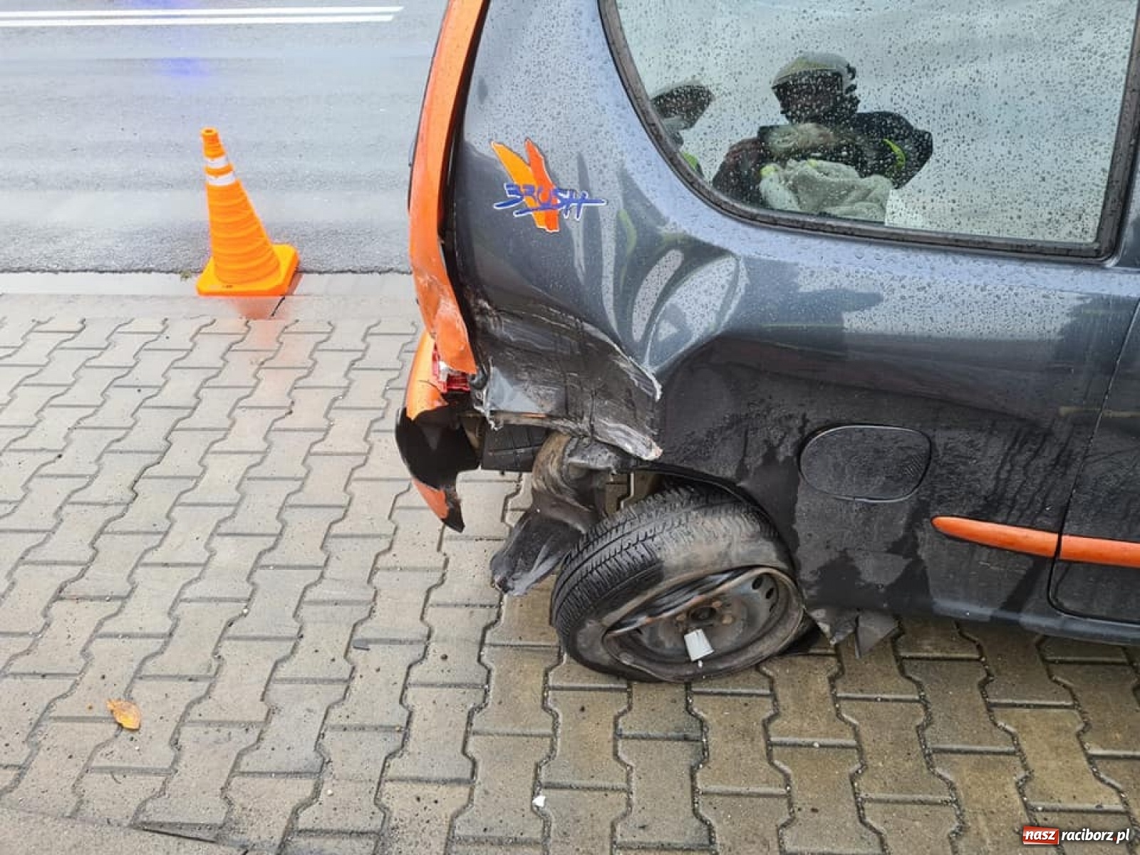 Zdjęcie w galerii na portalu naszraciborz.pl: Raport 998. Kolizja opla i fiata w Krzyżanowicach wiadomości z regionu