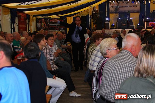 Zdjęcie w galerii na portalu naszraciborz.pl: Śląska muzyka, wice i piwo wiadomości z regionu