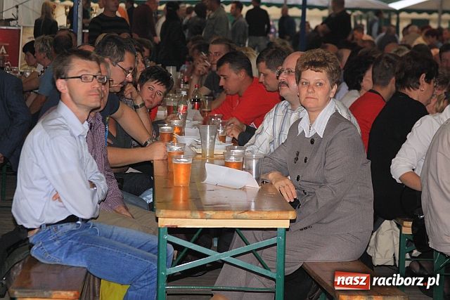 Zdjęcie w galerii na portalu naszraciborz.pl: Śląska muzyka, wice i piwo wiadomości z regionu