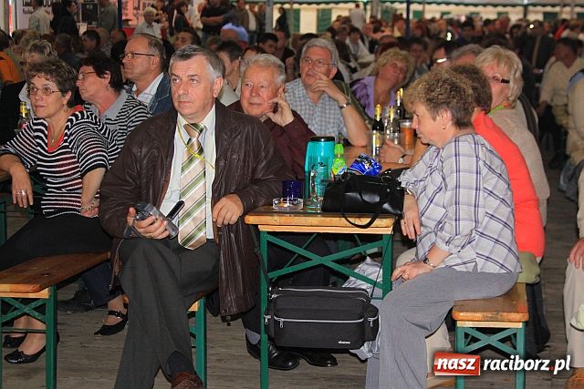 Zdjęcie w galerii na portalu naszraciborz.pl: Śląska muzyka, wice i piwo wiadomości z regionu