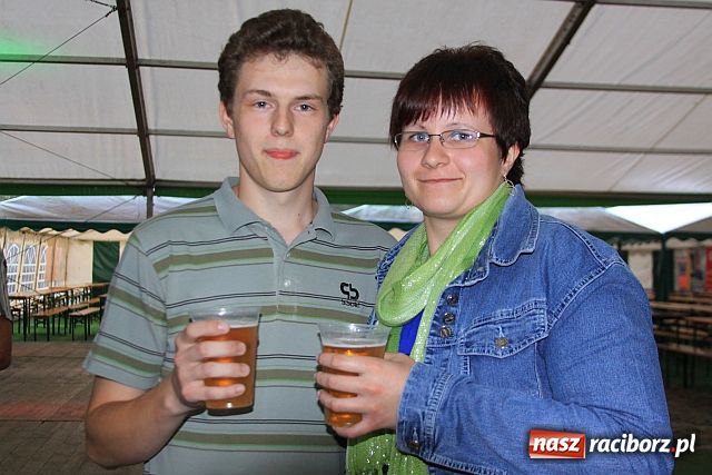 Zdjęcie w galerii na portalu naszraciborz.pl: Śląska muzyka, wice i piwo wiadomości z regionu