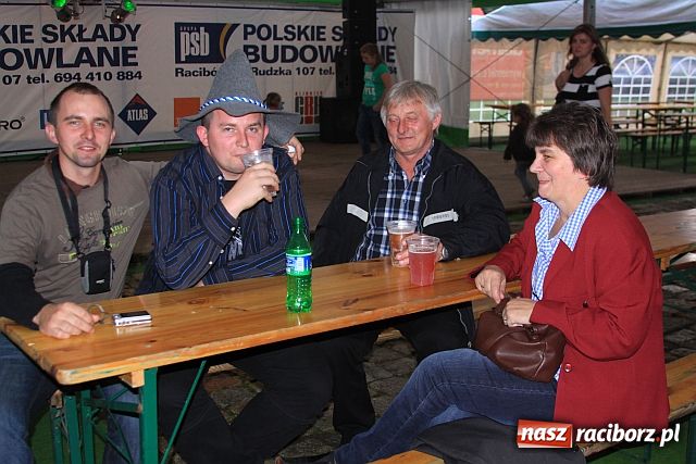 Zdjęcie w galerii na portalu naszraciborz.pl: Śląska muzyka, wice i piwo wiadomości z regionu