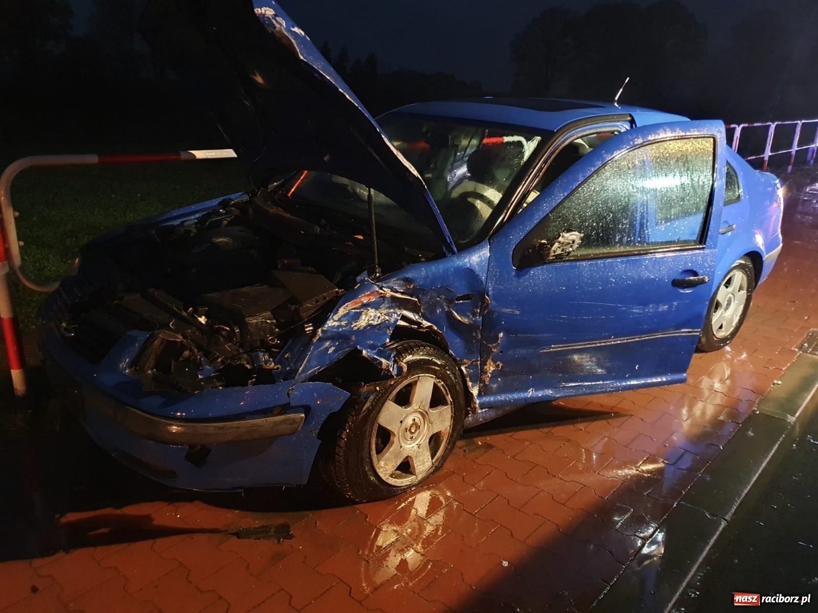 Zdjęcie w galerii na portalu naszraciborz.pl: Zderzenie fiata i volkswagena na trasie Racibórz-Żerdziny  wiadomości z regionu