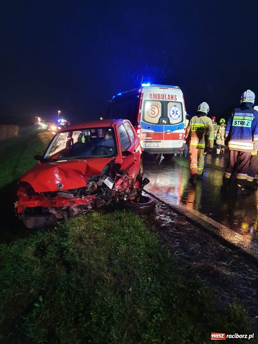 Zdjęcie w galerii na portalu naszraciborz.pl: Zderzenie fiata i volkswagena na trasie Racibórz-Żerdziny  wiadomości z regionu