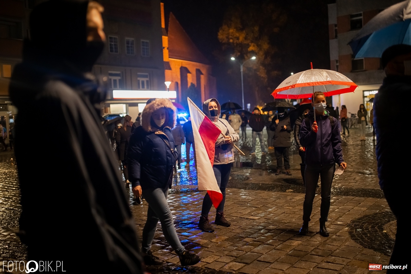 Zdjęcie w galerii na portalu naszraciborz.pl: Czwarty protest w Raciborzu, tym razem kreatywny i samochodowy [WIDEO] wiadomości z regionu